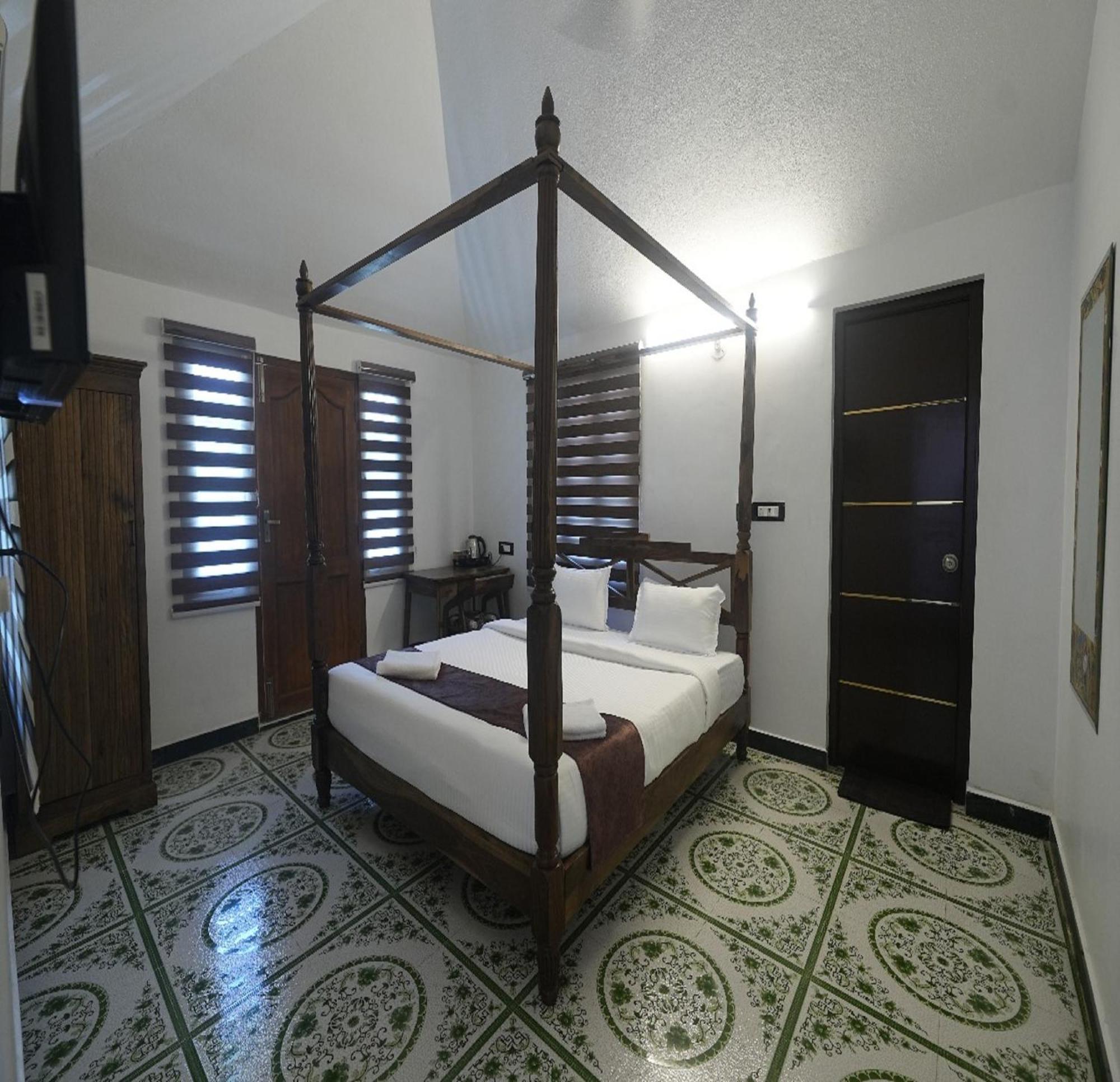 Courtyard Castle Heritage Resort ปอนดิเชอรี ภายนอก รูปภาพ