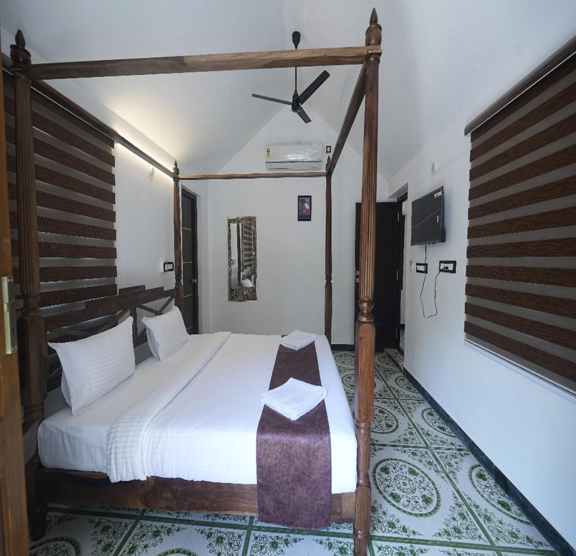 Courtyard Castle Heritage Resort ปอนดิเชอรี ภายนอก รูปภาพ