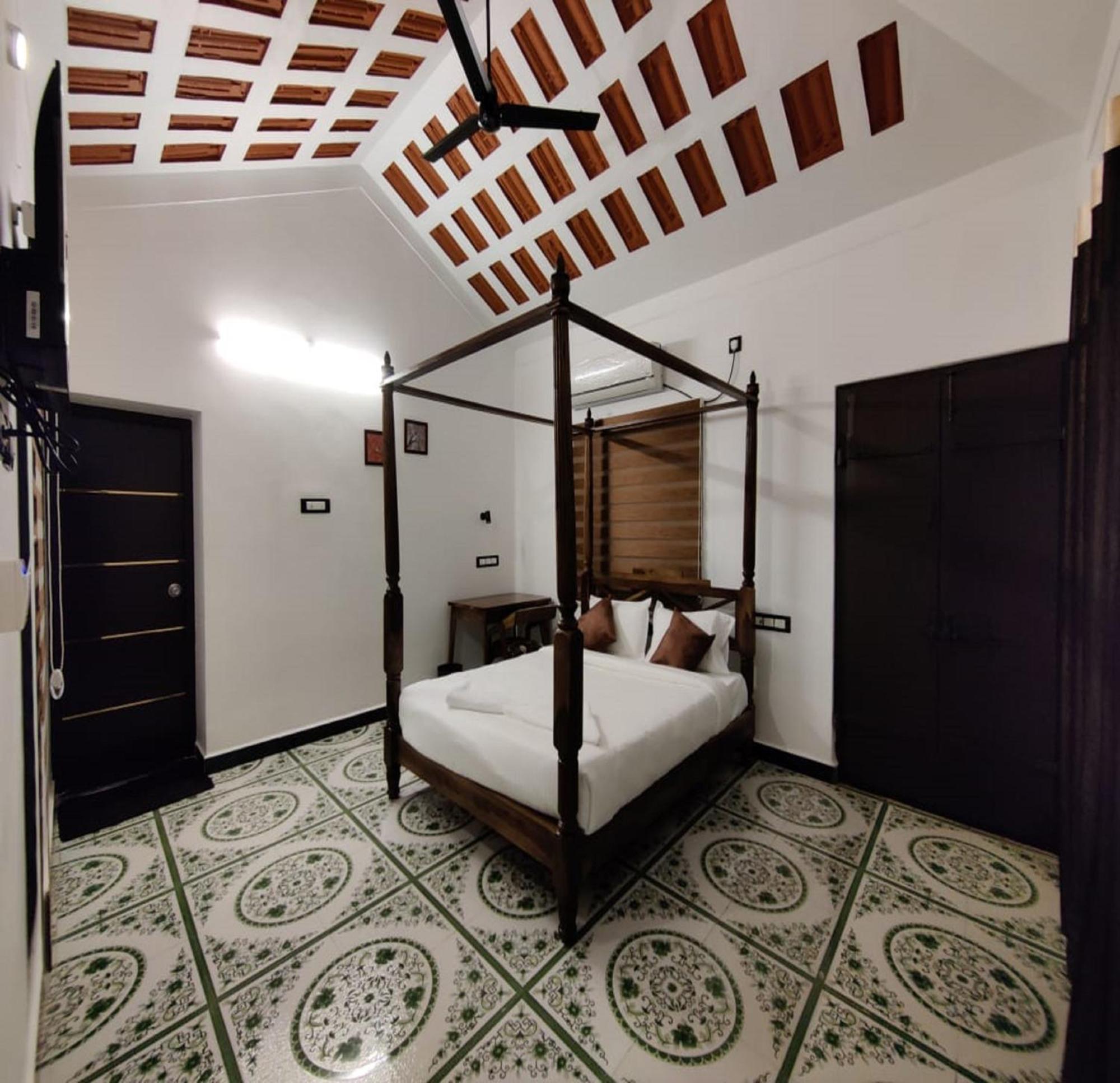 Courtyard Castle Heritage Resort ปอนดิเชอรี ภายนอก รูปภาพ