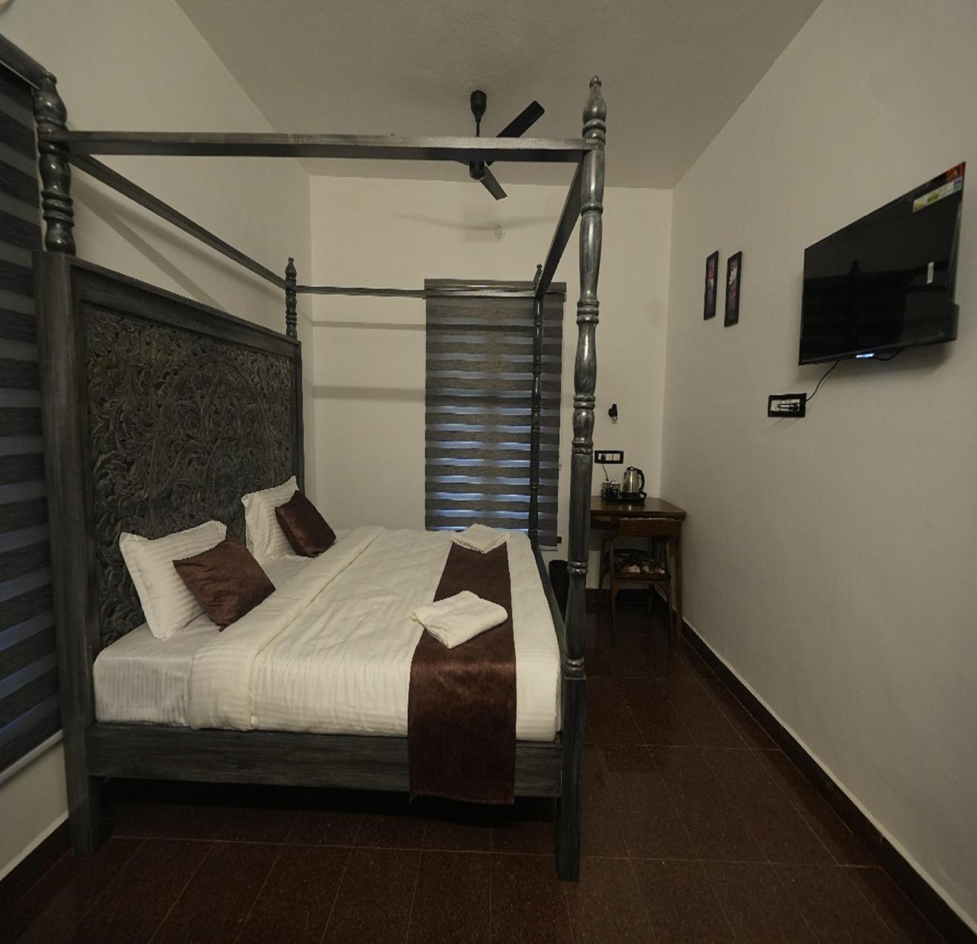 Courtyard Castle Heritage Resort ปอนดิเชอรี ภายนอก รูปภาพ
