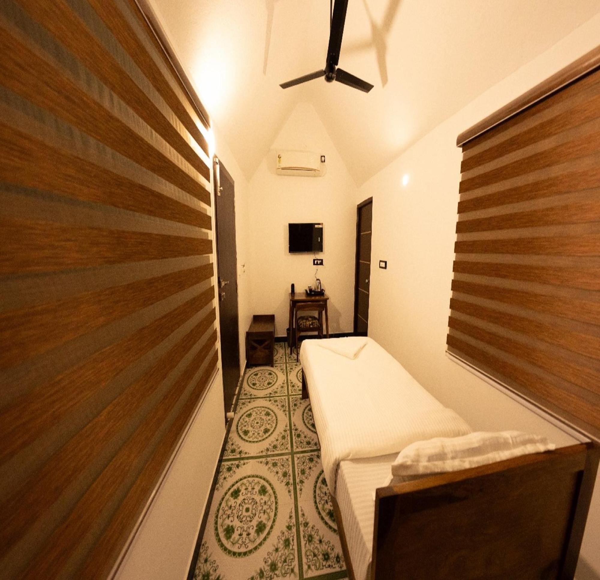 Courtyard Castle Heritage Resort ปอนดิเชอรี ภายนอก รูปภาพ