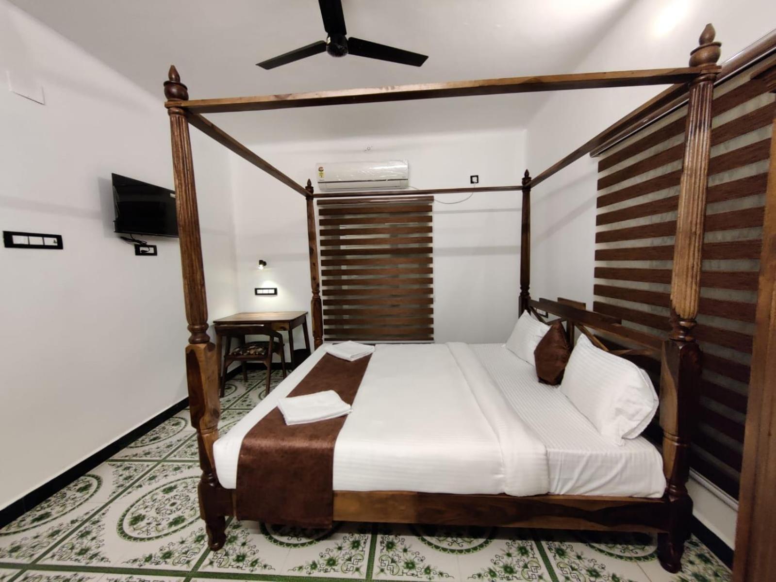 Courtyard Castle Heritage Resort ปอนดิเชอรี ภายนอก รูปภาพ